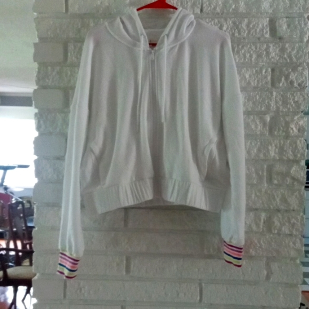 LOU&GREY white  long sleeve hoodie w  front zipper, pockets & cuffs. NWOT!